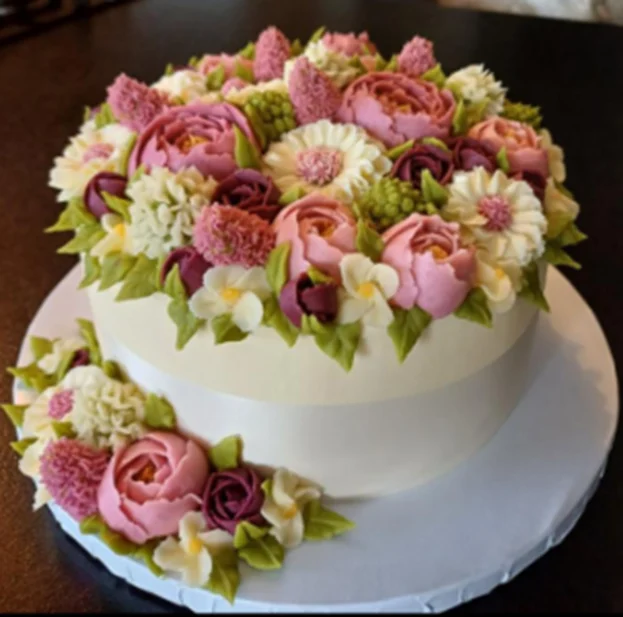 Peplow Hall Round Layered Cake